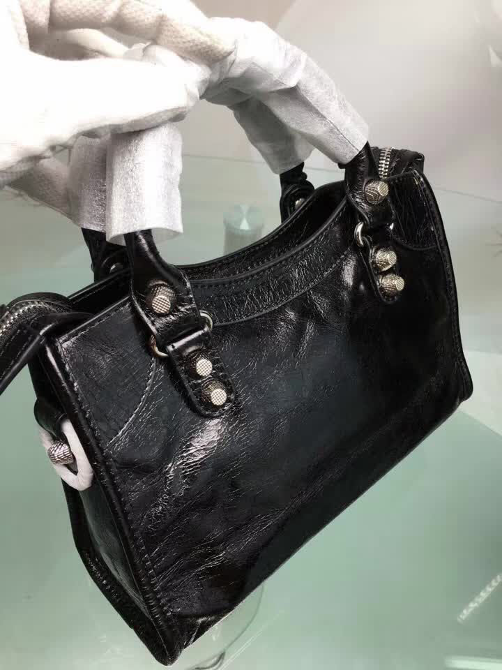 BALENCIAG巴黎世家 義大利進口 原版油蠟頭層牛皮 香皮小銀釘 時尚百搭 手提肩背斜挎包  BL1569